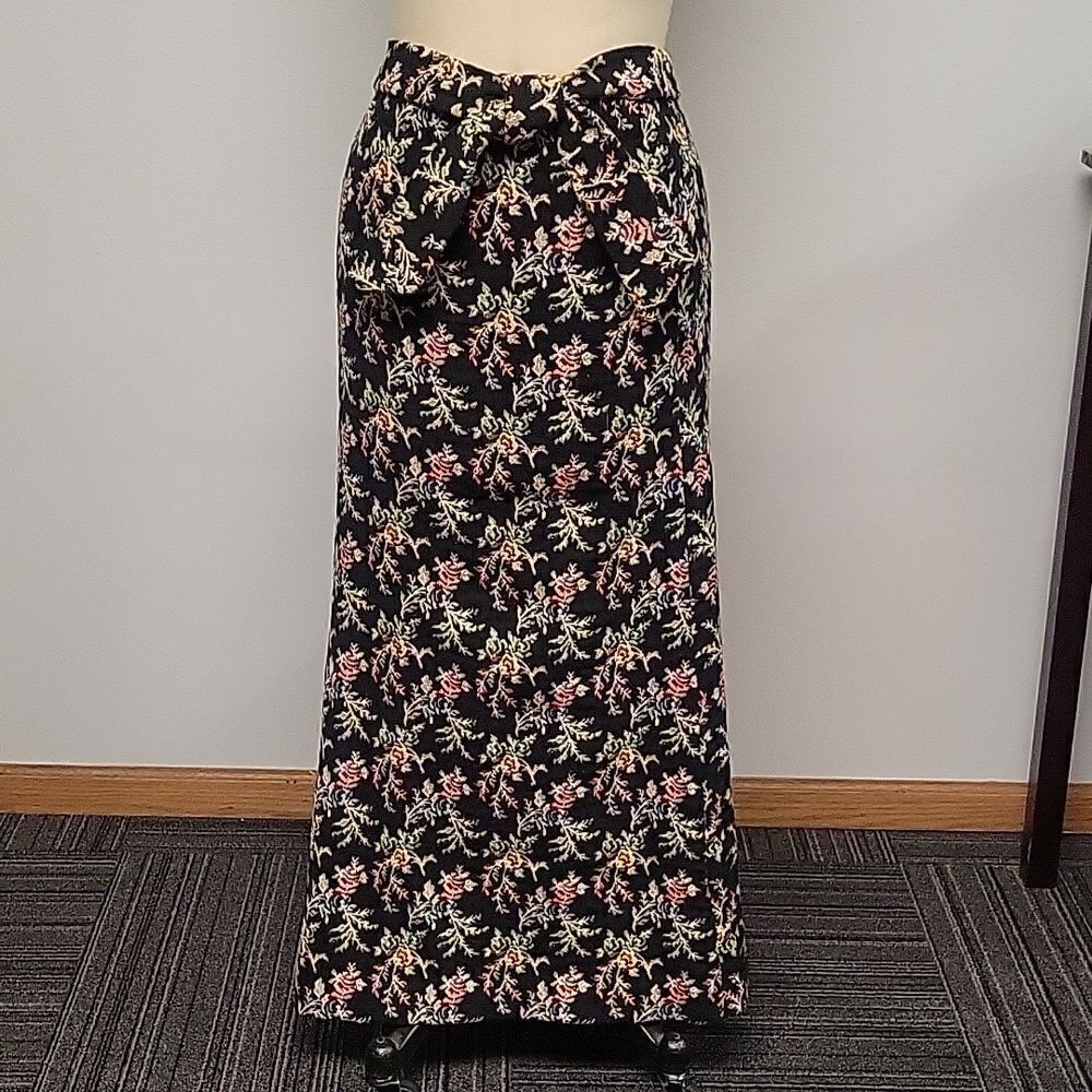 Handmade vintage tapestry skirt with tie belt. Size 4